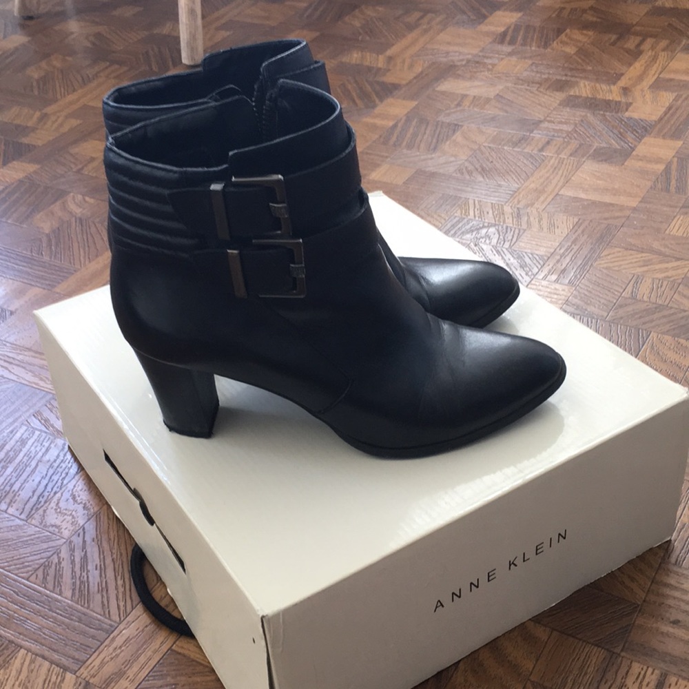 Anne Klein ankle heel side zip belt black boots